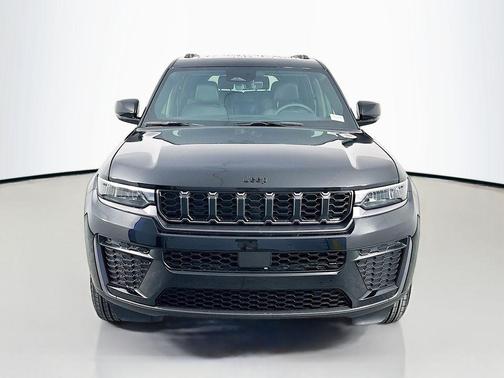Diamond Black Crystal Pearlcoat 2026 Jeep Grand Cherokee L Altitude