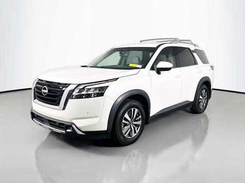 2022 Nissan Pathfinder SL 2WD