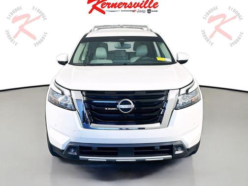 2022 Nissan Pathfinder SL 2WD