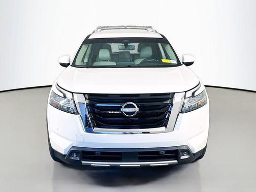 2022 Nissan Pathfinder SL 2WD