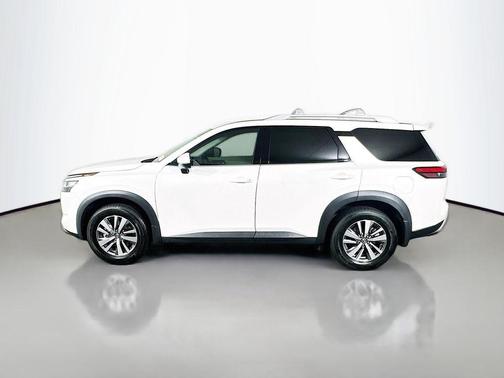 2022 Nissan Pathfinder SL 2WD