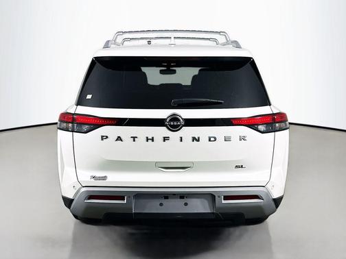 2022 Nissan Pathfinder SL 2WD