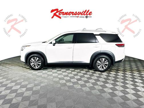 2022 Nissan Pathfinder SL 2WD