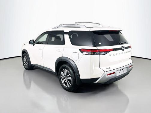 2022 Nissan Pathfinder SL 2WD