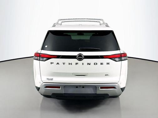 Pearl White Tricoat 2022 Nissan Pathfinder SL 2WD