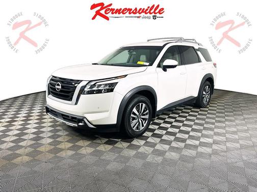 2022 Nissan Pathfinder SL 2WD