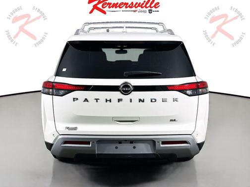2022 Nissan Pathfinder SL 2WD