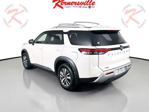 2022 Nissan Pathfinder SL 2WD