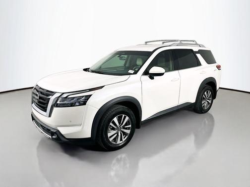 Pearl White Tricoat 2022 Nissan Pathfinder SL 2WD
