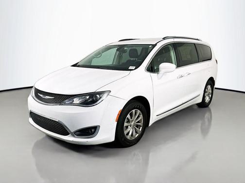 Bright White Clearcoat 2018 Chrysler Pacifica Touring-L