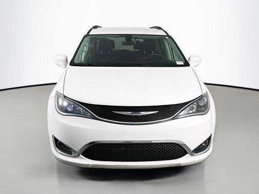 Bright White Clearcoat 2018 Chrysler Pacifica Touring-L