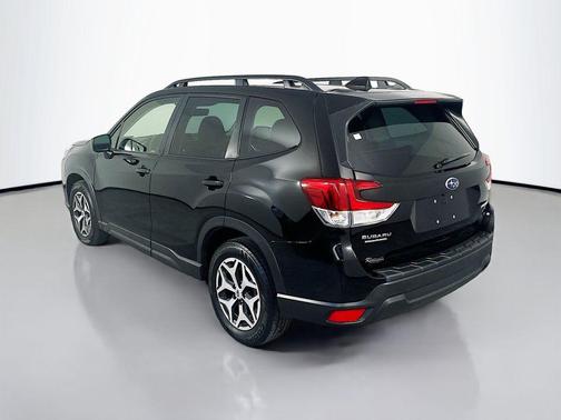 Crystal Black Silica 2023 Subaru Forester Premium