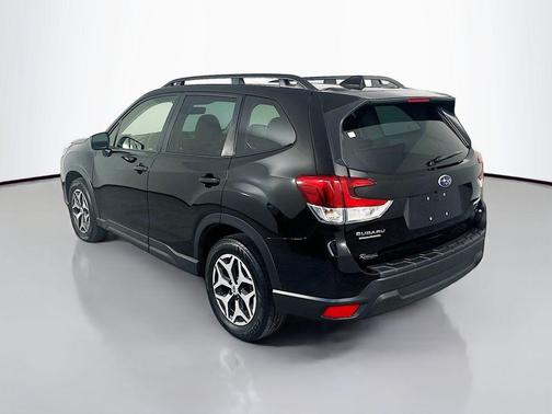 Crystal Black Silica 2023 Subaru Forester Premium