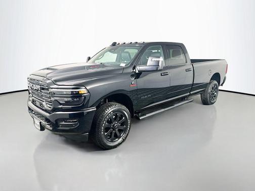 Diamond Black Crystal Pearlcoat 2026 RAM 3500 Laramie Crew Cab 4x4 8' Box