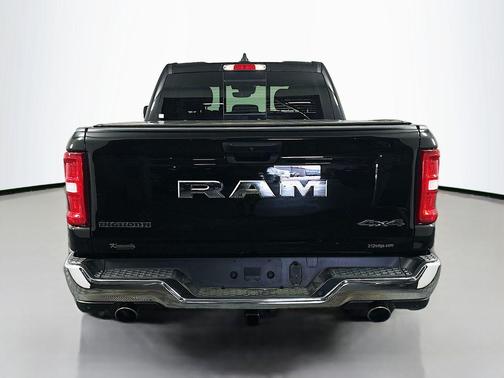 Diamond Black Crystal Pearlcoat 2025 RAM 1500 Big Horn/Lone Star