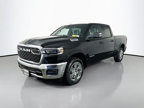 Diamond Black Crystal Pearlcoat 2025 RAM 1500 Big Horn/Lone Star