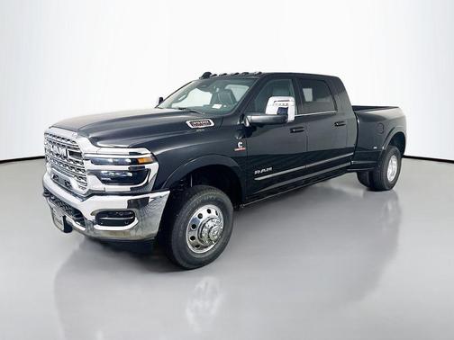 Diamond Black Crystal Pearlcoat 2026 RAM 3500 Limited