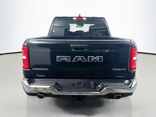 Diamond Black Crystal Pearlcoat 2026 RAM 1500 Big Horn/Lone Star