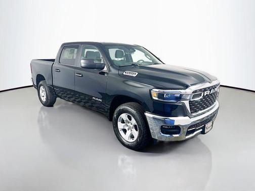 Diamond Black Crystal Pearlcoat 2026 RAM 1500 Big Horn/Lone Star