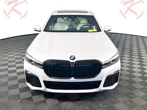 2022 BMW 740 i