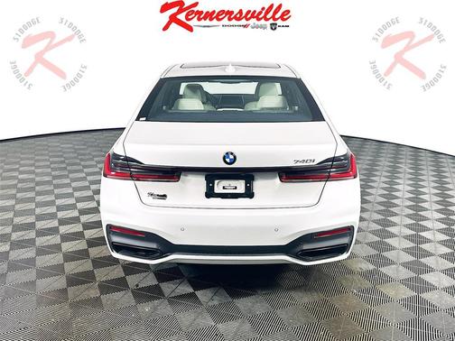 2022 BMW 740 i