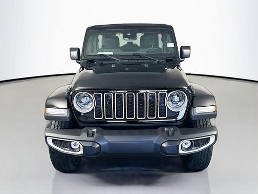 Black Clearcoat 2025 Jeep Wrangler 4-Door Sahara 4x4