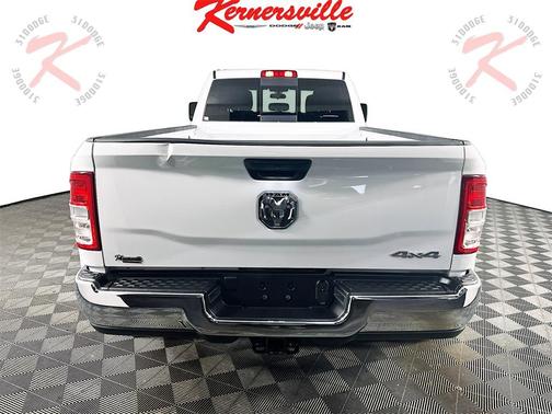 2024 RAM 3500 Tradesman Crew Cab 4x4 8' Box