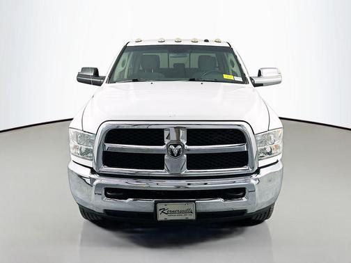 Bright White Clearcoat 2018 RAM 3500 SLT Crew Cab 4x4 8' Box