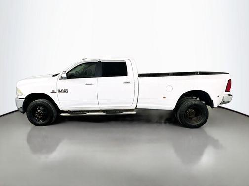 Bright White Clearcoat 2018 RAM 3500 SLT Crew Cab 4x4 8' Box