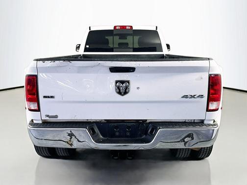 Bright White Clearcoat 2018 RAM 3500 SLT Crew Cab 4x4 8' Box