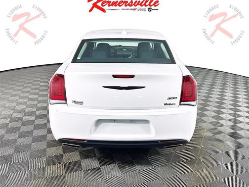 2022 Chrysler 300 Touring