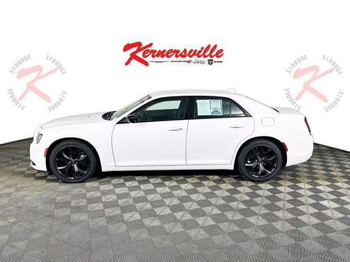 2022 Chrysler 300 Touring