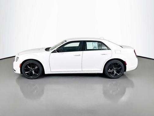 2022 Chrysler 300 Touring