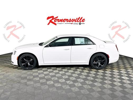 2022 Chrysler 300 Touring