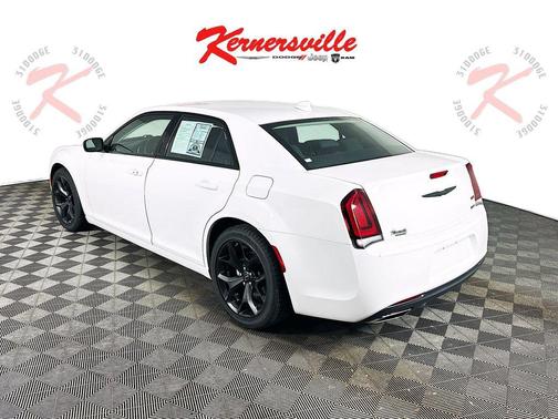 2022 Chrysler 300 Touring