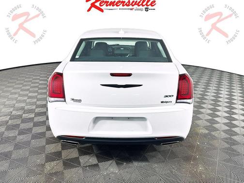 2022 Chrysler 300 Touring