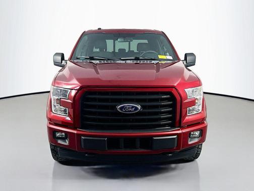 RUBY RED METALLIC TINTED CC 2017 Ford F-150 XLT