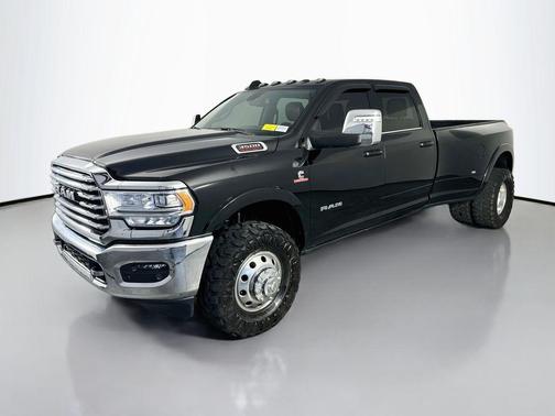 Diamond Black Crystal Pearlcoat 2024 RAM 3500 Longhorn