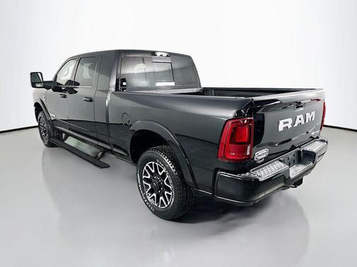 Diamond Black Crystal Pearlcoat 2026 RAM 3500 Longhorn