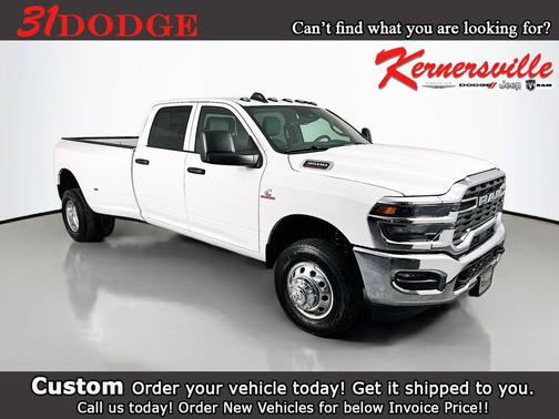 Bright White Clearcoat 2026 RAM 3500 Tradesman Crew Cab 4x4 8' Box