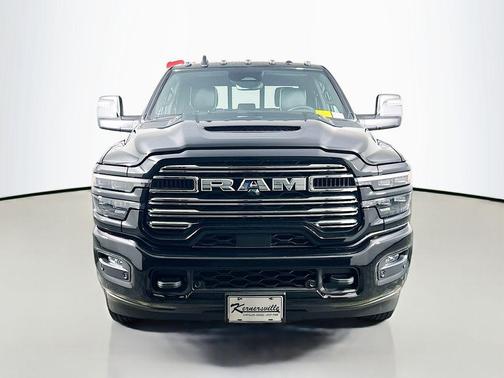 Diamond Black Crystal Pearlcoat 2025 RAM 3500 Laramie Crew Cab 4x4 8' Box
