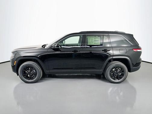 Diamond Black Crystal Pearlcoat 2026 Jeep Grand Cherokee Altitude