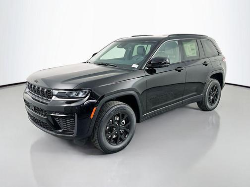 Diamond Black Crystal Pearlcoat 2026 Jeep Grand Cherokee Altitude