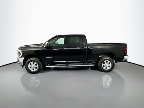 Diamond Black Crystal Pearlcoat 2026 RAM 2500 Big Horn Crew Cab 4x4 6'4' Box