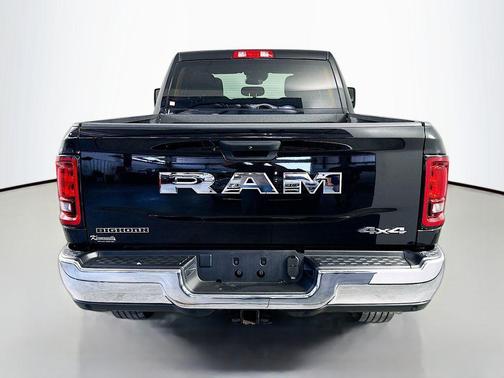 Diamond Black Crystal Pearlcoat 2026 RAM 2500 Big Horn Crew Cab 4x4 6'4' Box