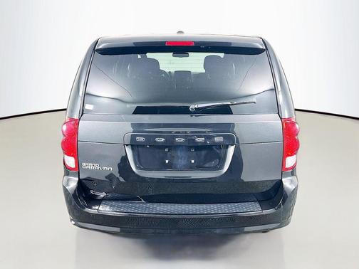 Black Onyx Crystal Pearlcoat 2018 Dodge Grand Caravan SE