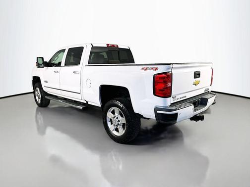 Summit White 2017 Chevrolet Silverado 2500 High Country