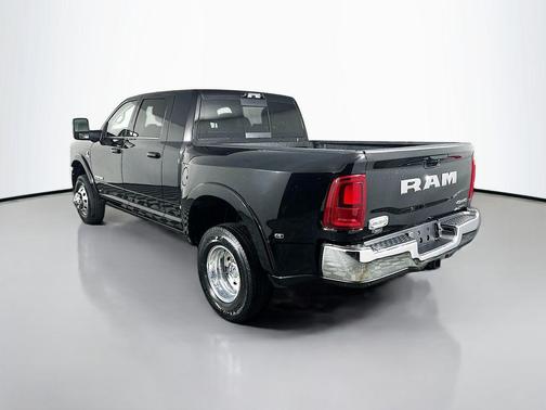 Diamond Black Crystal Pearlcoat 2026 RAM 3500 Longhorn