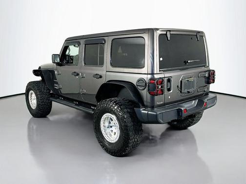 Granite Crystal Metallic Clearcoat 2019 Jeep Wrangler Unlimited Sahara