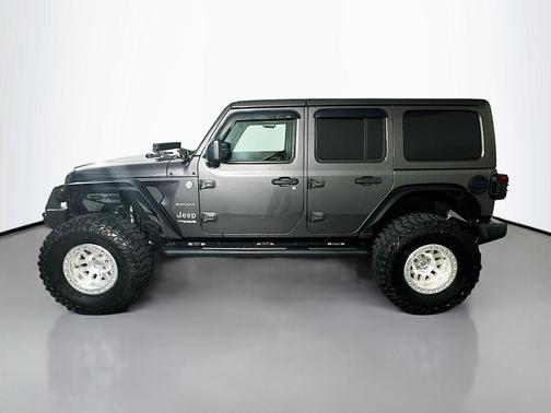 Granite Crystal Metallic Clearcoat 2019 Jeep Wrangler Unlimited Sahara